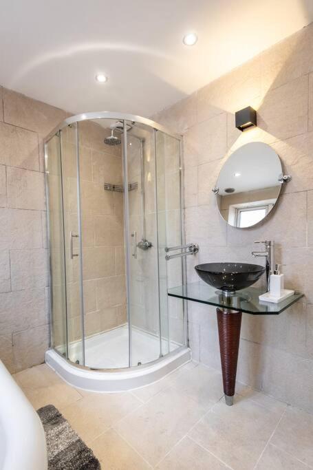 Windsor House 3 Bedrooms Sleeps 8 Manchester Ngoại thất bức ảnh