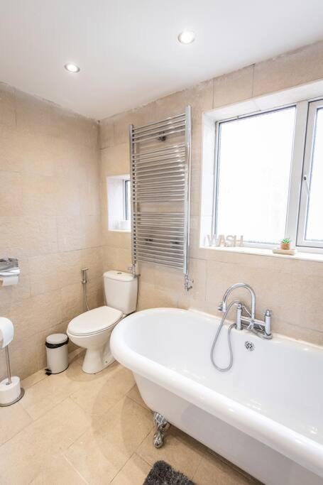 Windsor House 3 Bedrooms Sleeps 8 Manchester Ngoại thất bức ảnh