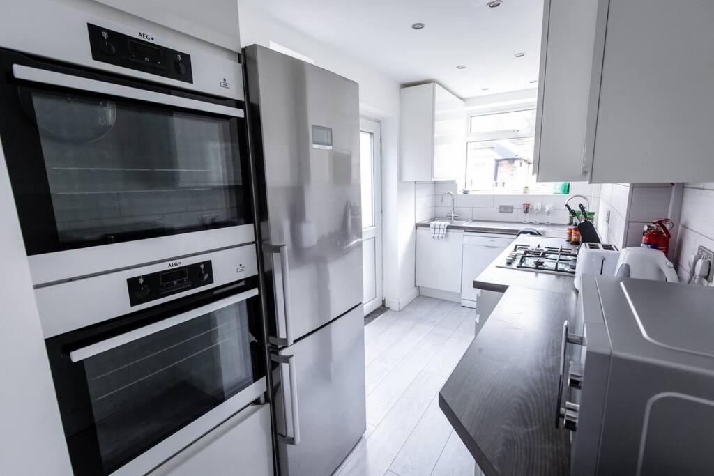 Windsor House 3 Bedrooms Sleeps 8 Manchester Ngoại thất bức ảnh