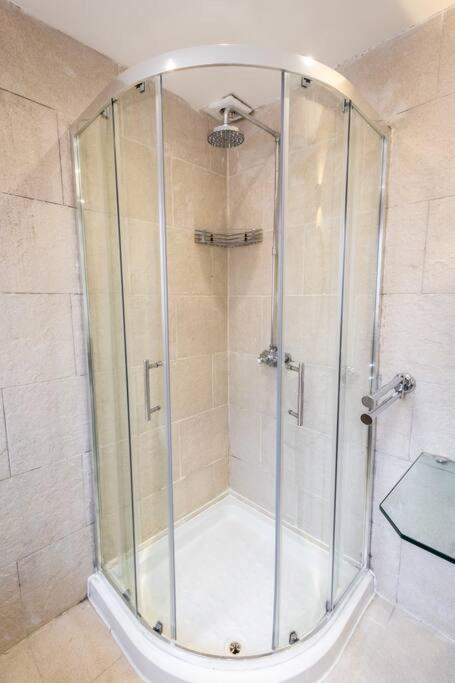 Windsor House 3 Bedrooms Sleeps 8 Manchester Ngoại thất bức ảnh
