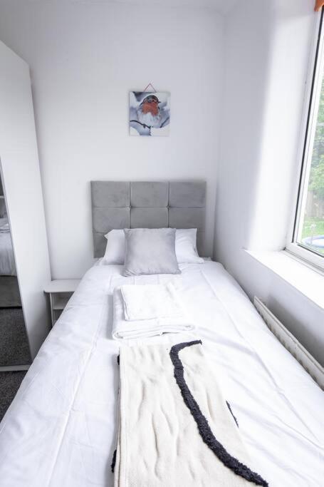 Windsor House 3 Bedrooms Sleeps 8 Manchester Ngoại thất bức ảnh