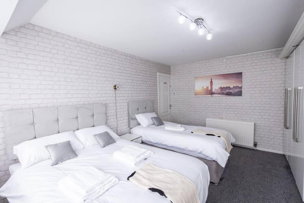 Windsor House 3 Bedrooms Sleeps 8 Manchester Ngoại thất bức ảnh