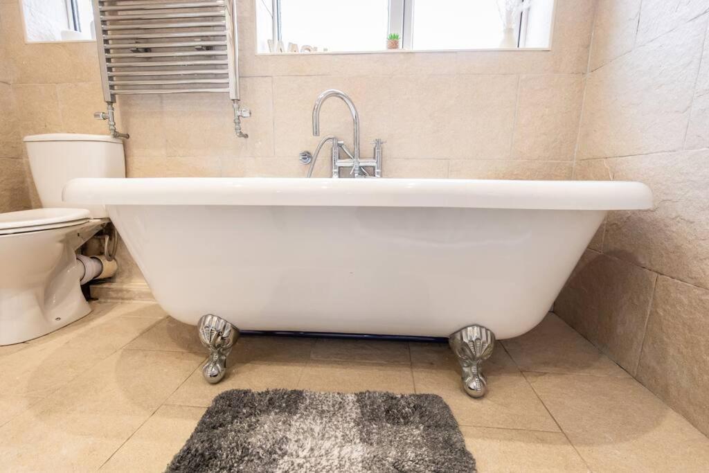 Windsor House 3 Bedrooms Sleeps 8 Manchester Ngoại thất bức ảnh